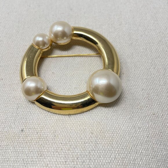Andre Courreges Paris Gilt Metal and Faux Pearl Modernist Pin Brooch Marked - Picture 2 of 15